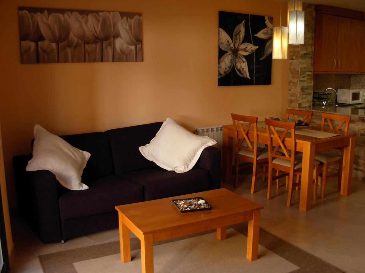 Cal Ribero Aparthotel Vilanova De La Sal Екстериор снимка